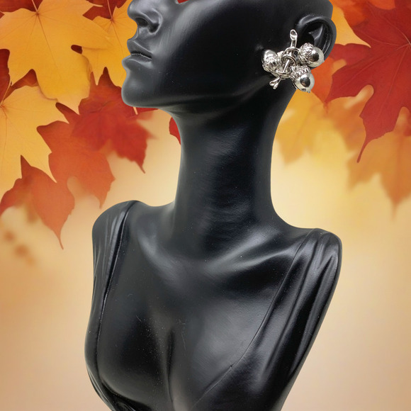 Vintage 1980's Acorn Dimensional Earrings Silver Tone Couture Runway Clip On - Picture 3 of 5